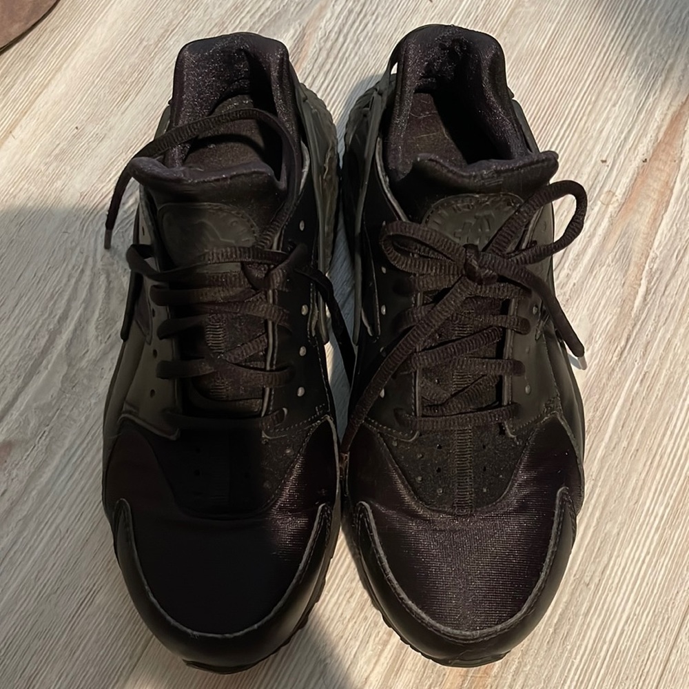 Black Nike Huarache’s